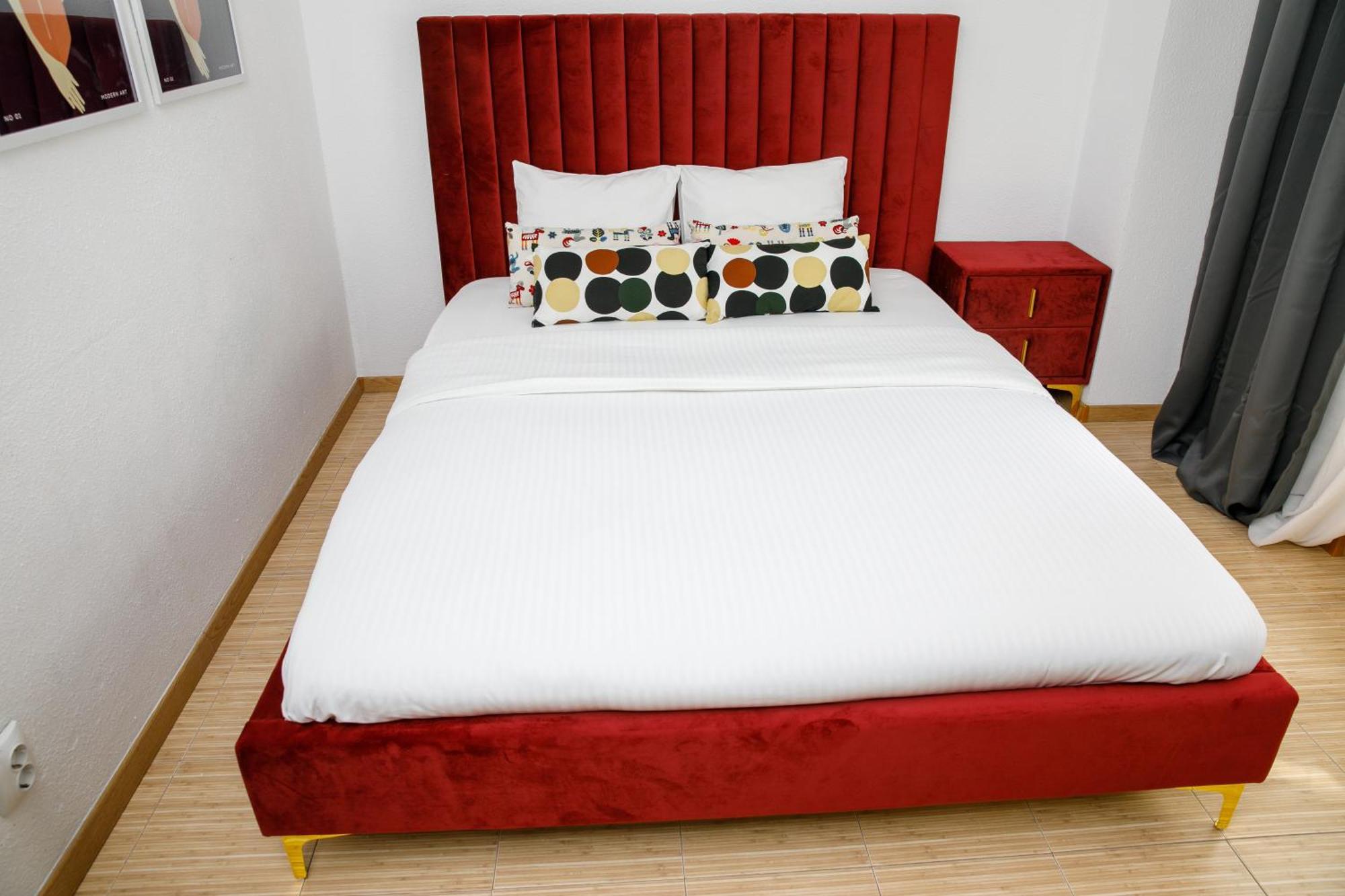 Color Apartments Corneliu Coposu No3 Boekarest Buitenkant foto