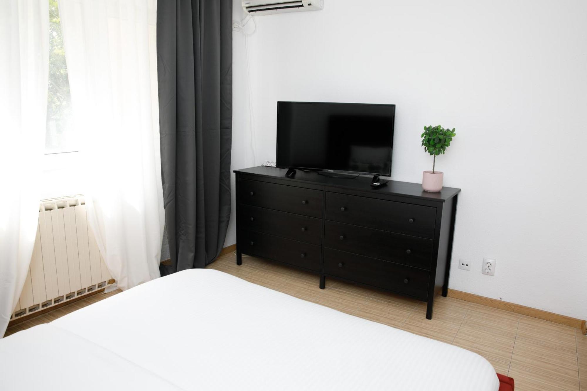 Color Apartments Corneliu Coposu No3 Boekarest Buitenkant foto