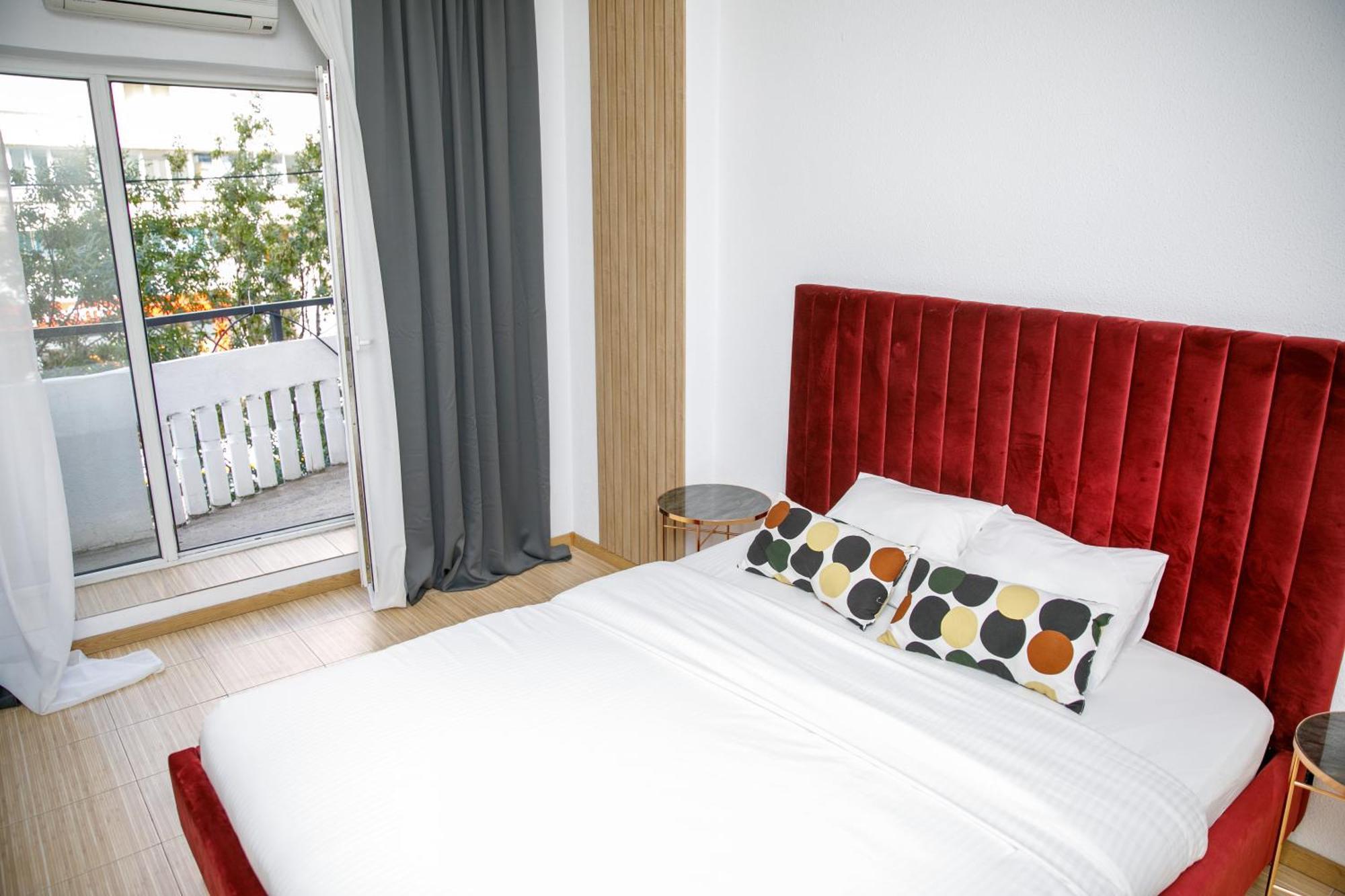 Color Apartments Corneliu Coposu No3 Boekarest Buitenkant foto