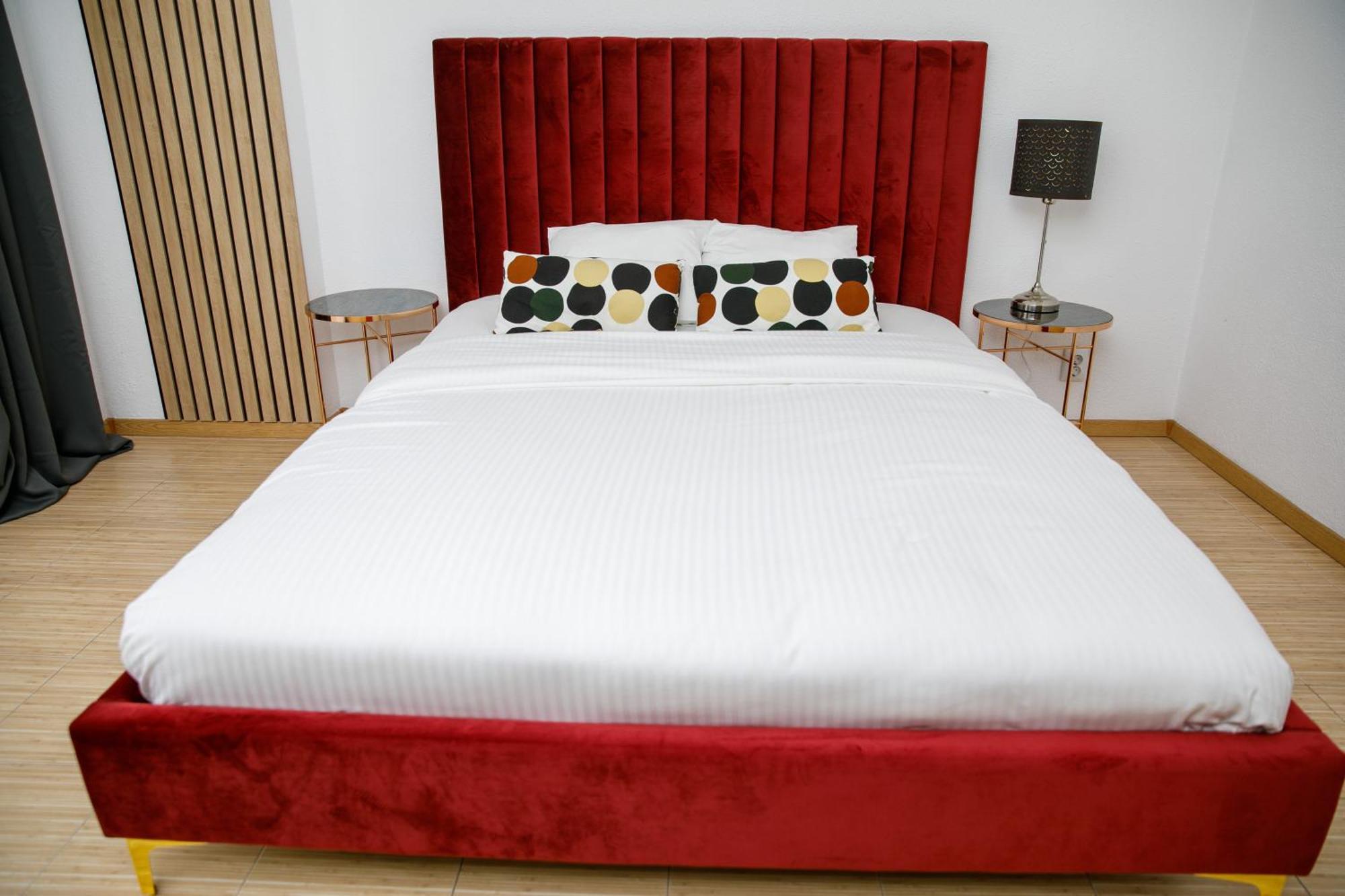 Color Apartments Corneliu Coposu No3 Boekarest Buitenkant foto
