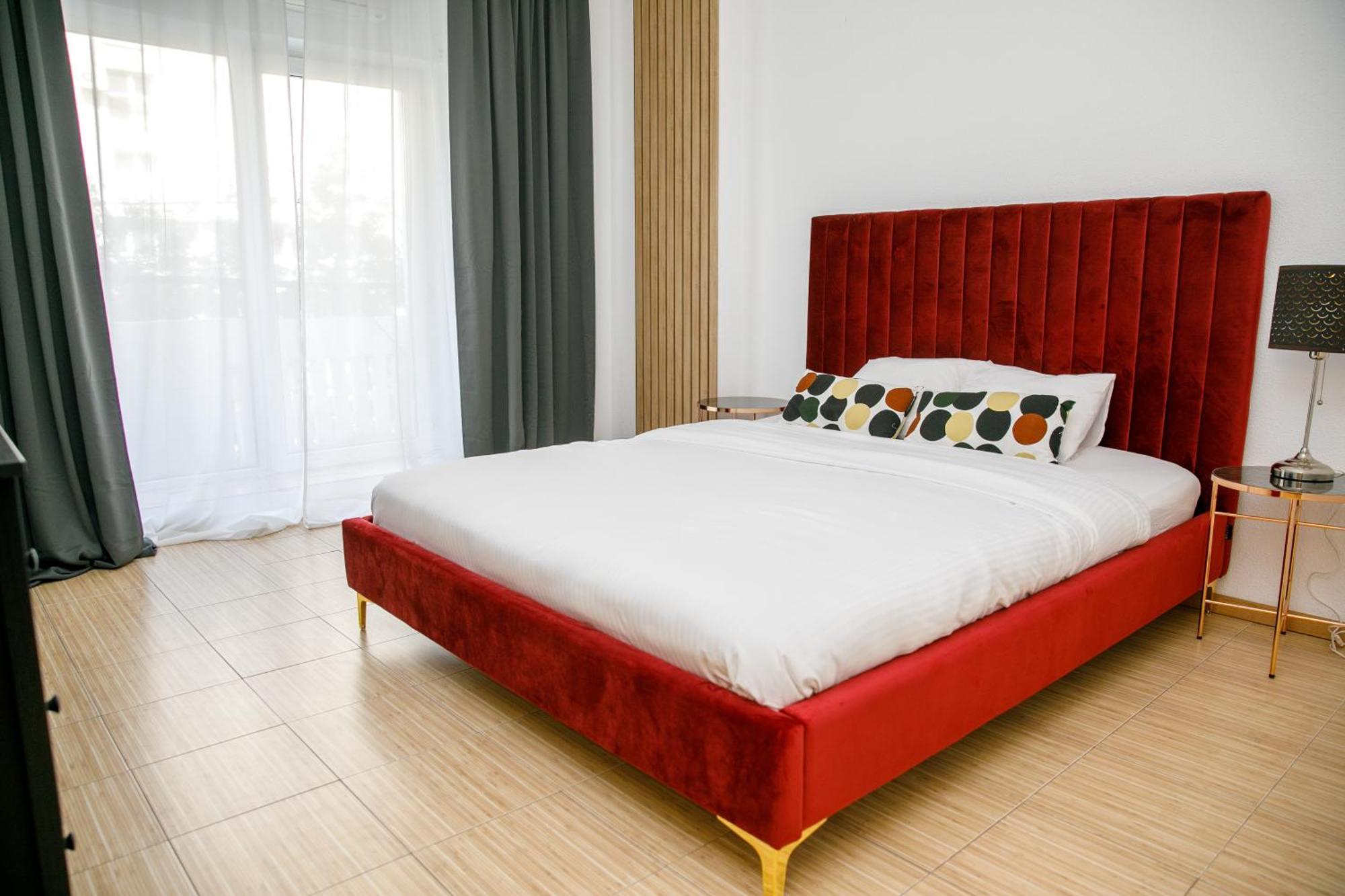 Color Apartments Corneliu Coposu No3 Boekarest Buitenkant foto