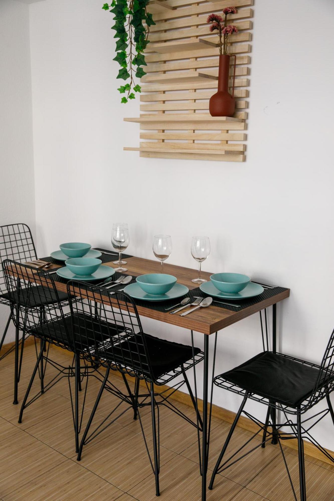 Color Apartments Corneliu Coposu No3 Boekarest Buitenkant foto