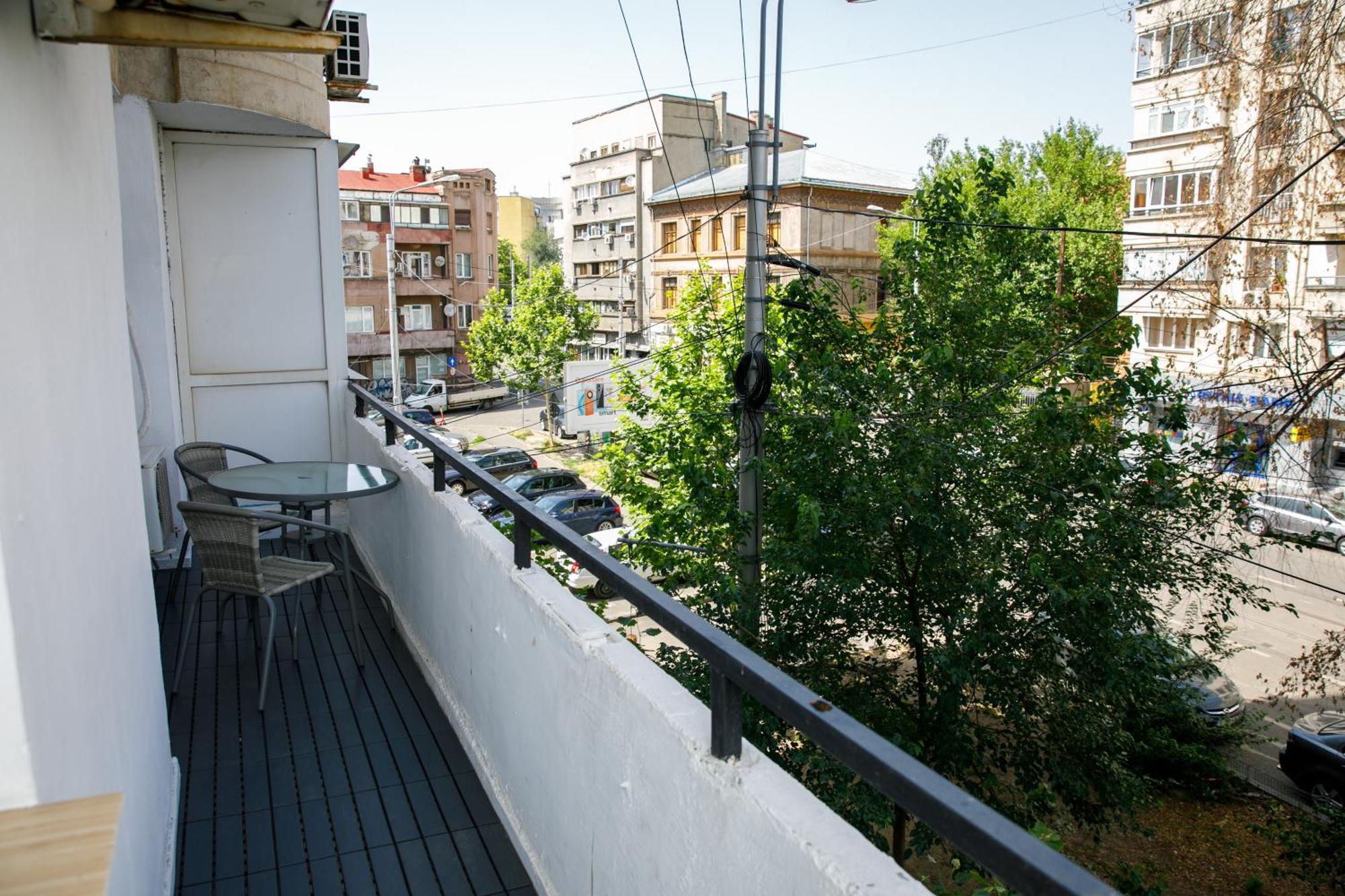 Color Apartments Corneliu Coposu No3 Boekarest Buitenkant foto