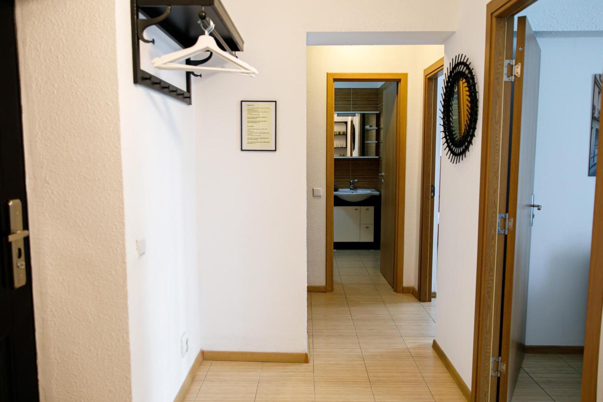 Color Apartments Corneliu Coposu No3 Boekarest Buitenkant foto
