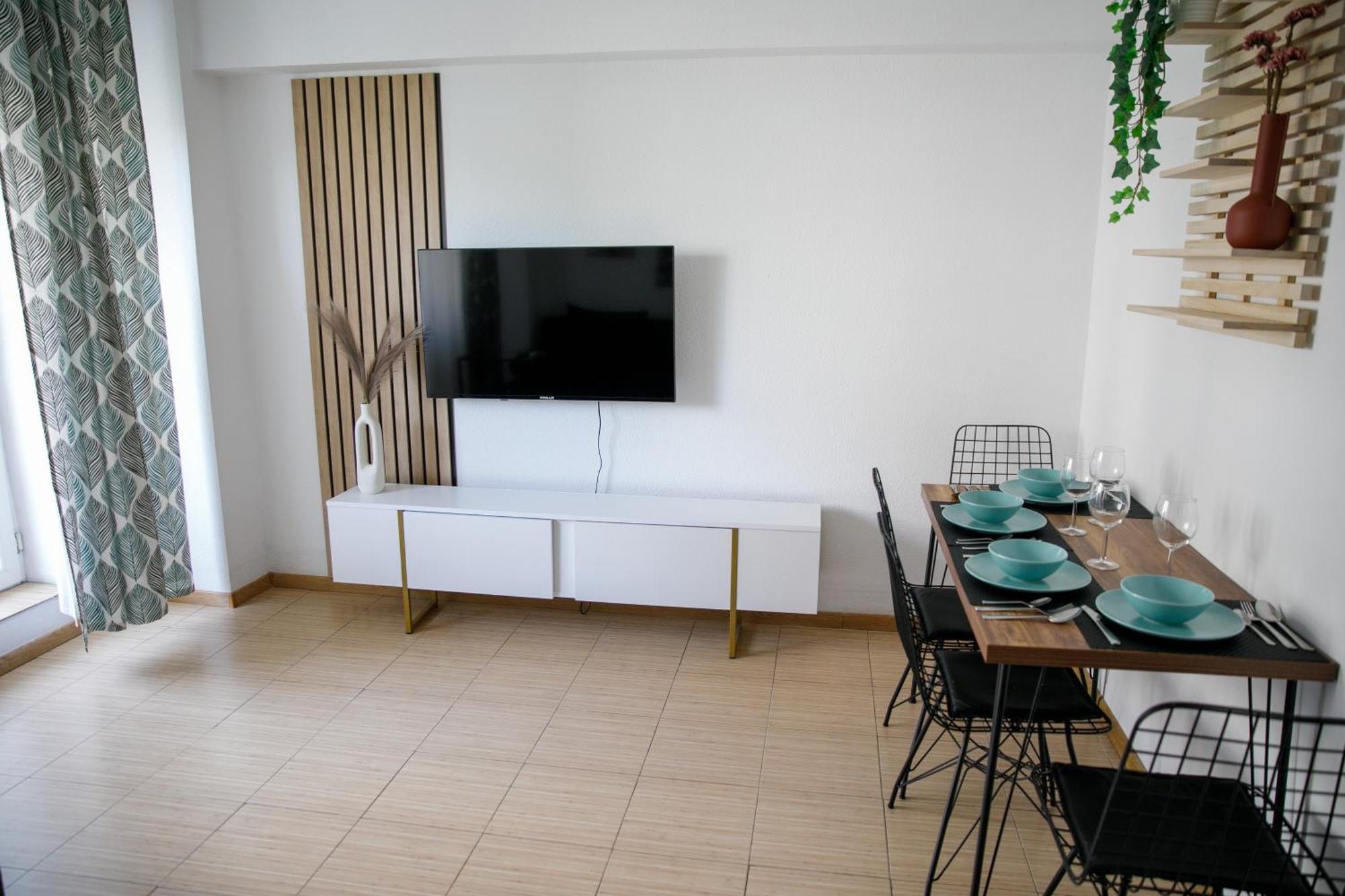 Color Apartments Corneliu Coposu No3 Boekarest Buitenkant foto