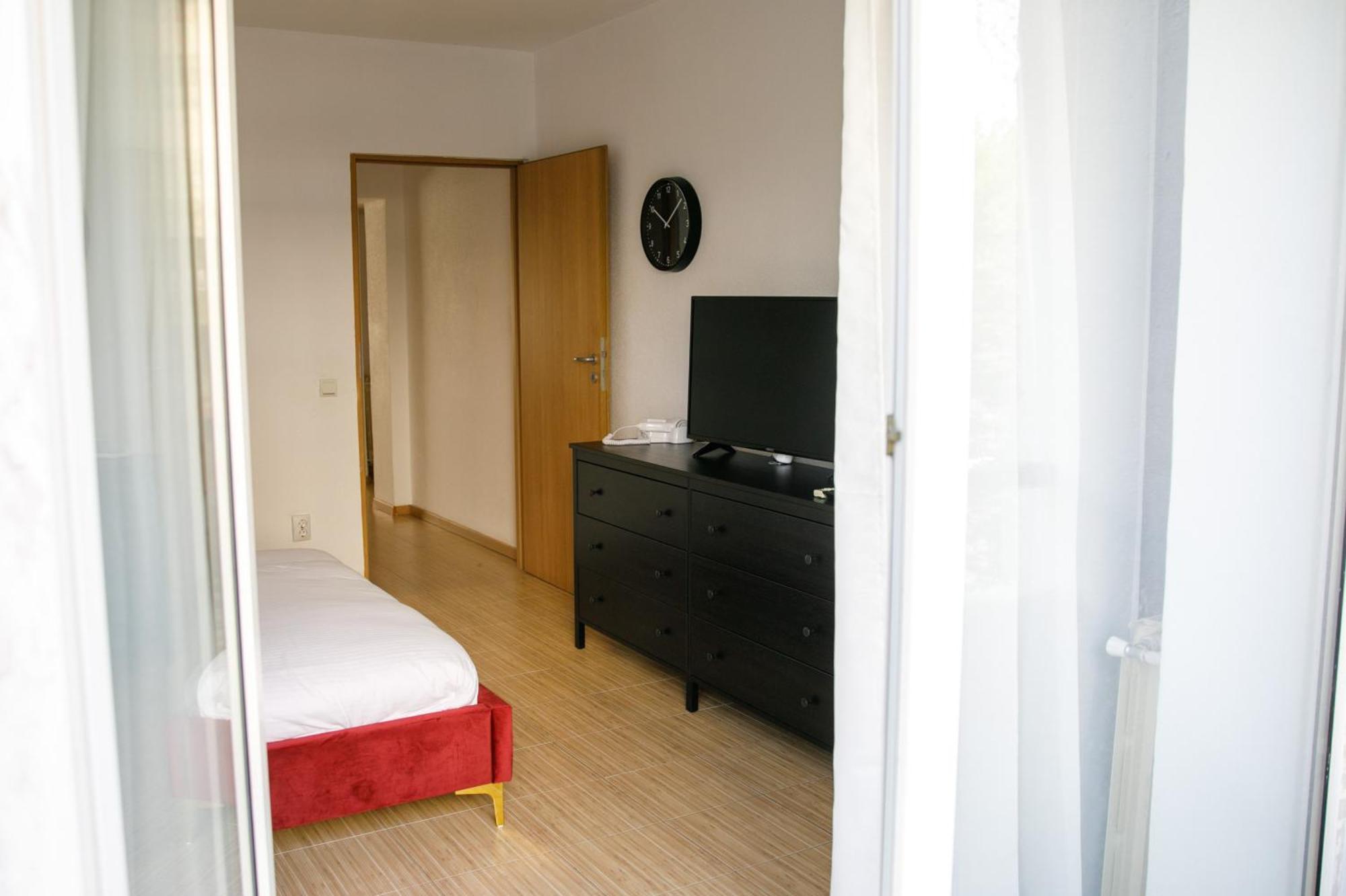 Color Apartments Corneliu Coposu No3 Boekarest Buitenkant foto