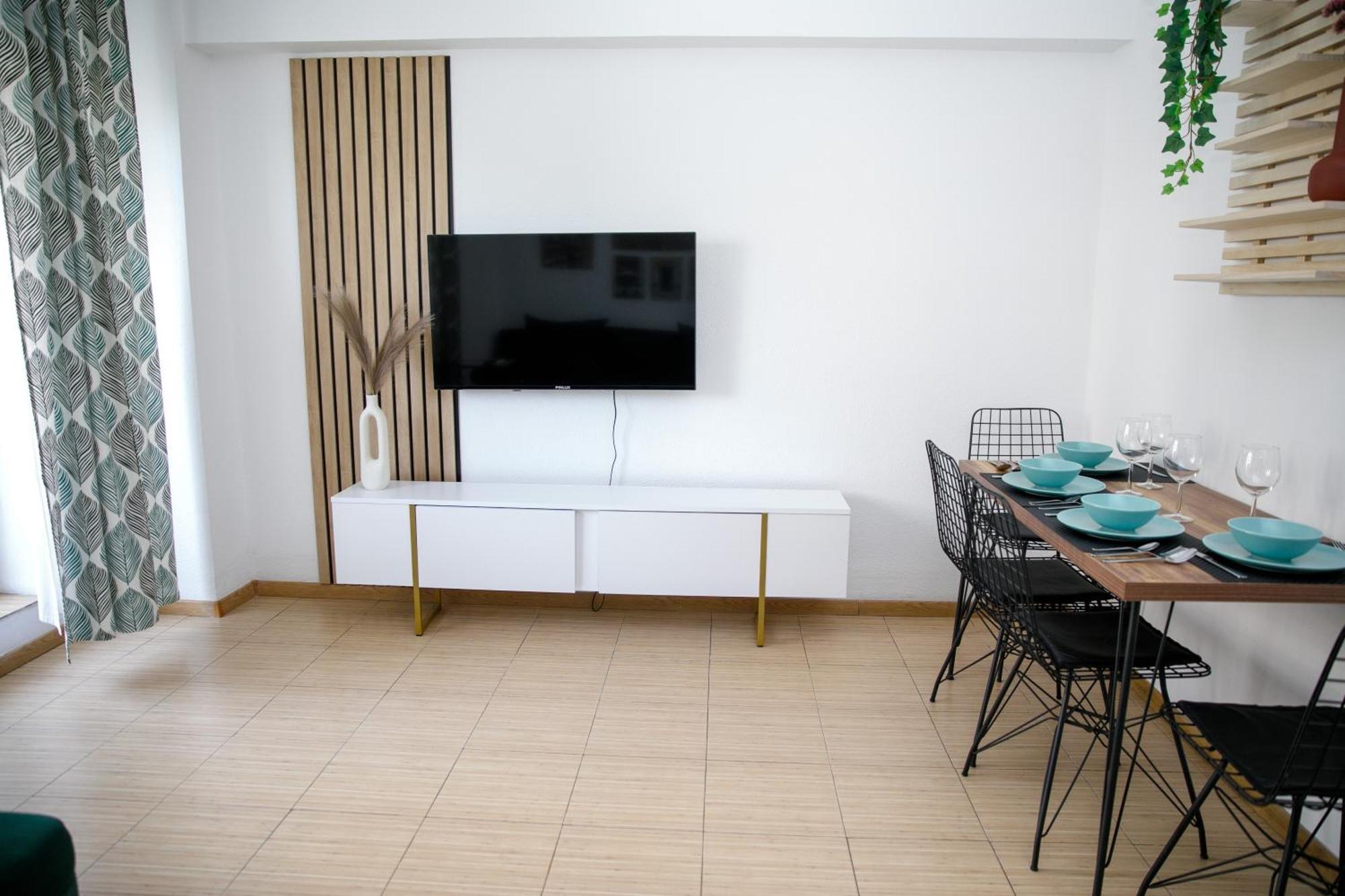Color Apartments Corneliu Coposu No3 Boekarest Buitenkant foto