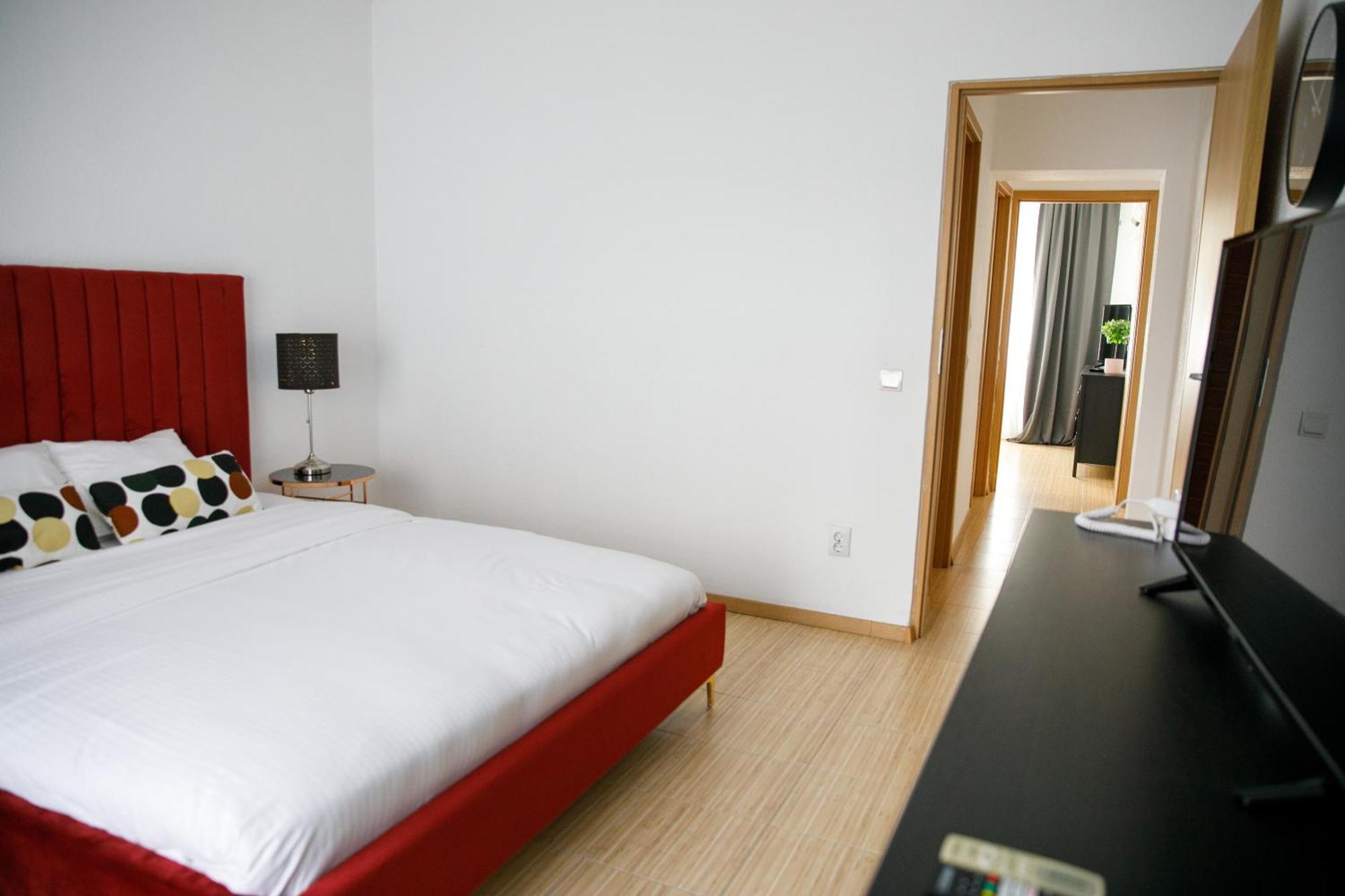 Color Apartments Corneliu Coposu No3 Boekarest Buitenkant foto