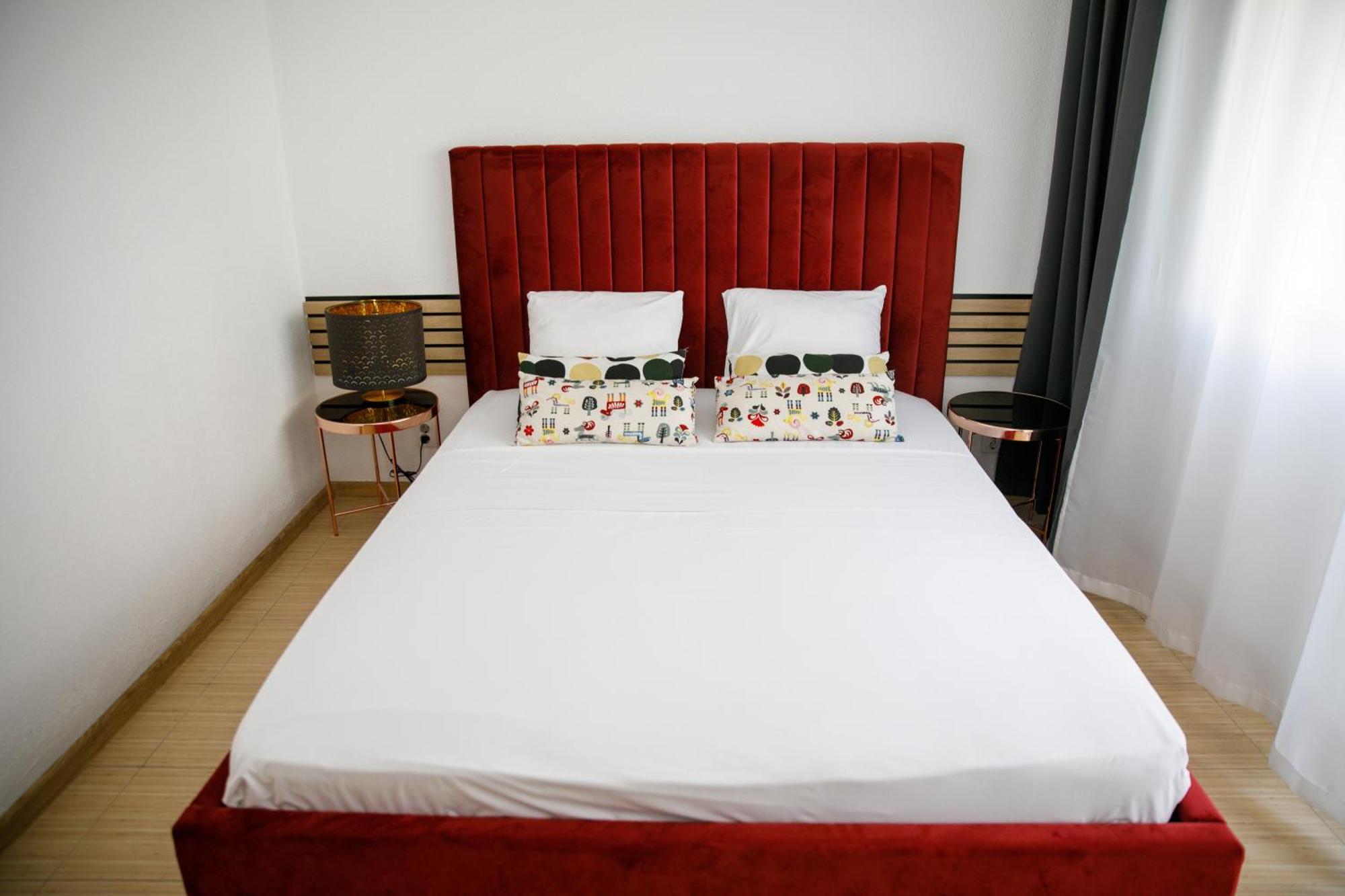 Color Apartments Corneliu Coposu No3 Boekarest Buitenkant foto