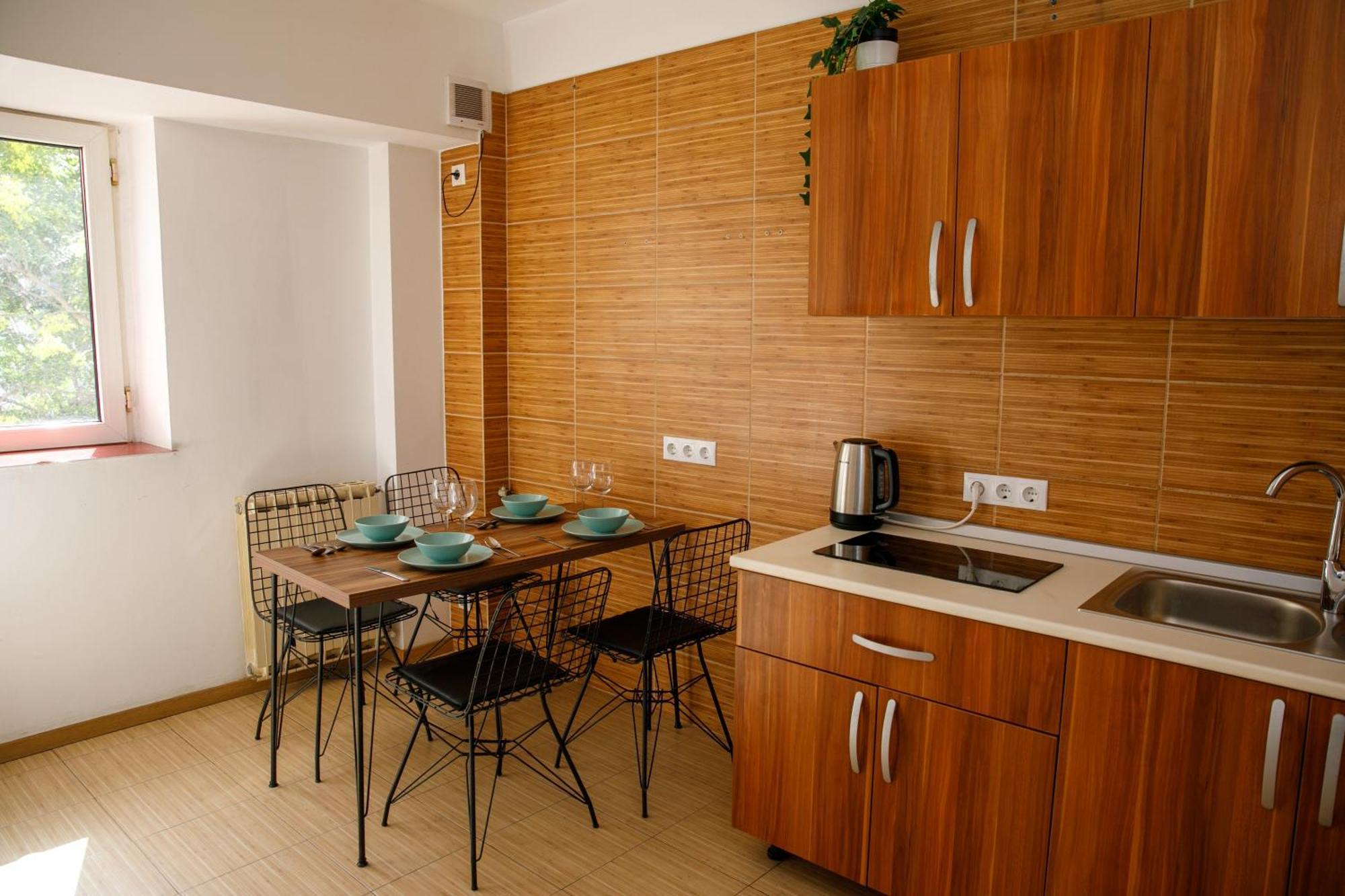 Color Apartments Corneliu Coposu No3 Boekarest Buitenkant foto