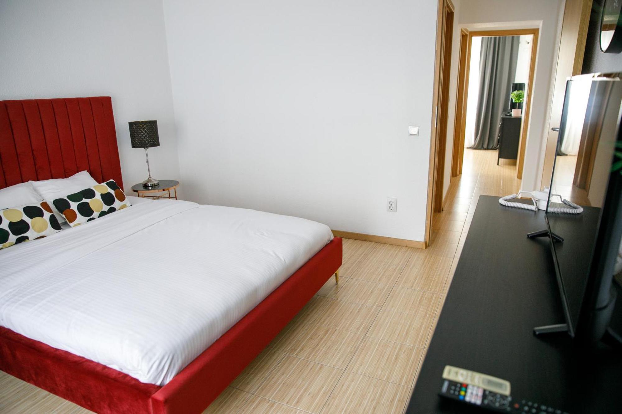Color Apartments Corneliu Coposu No3 Boekarest Buitenkant foto