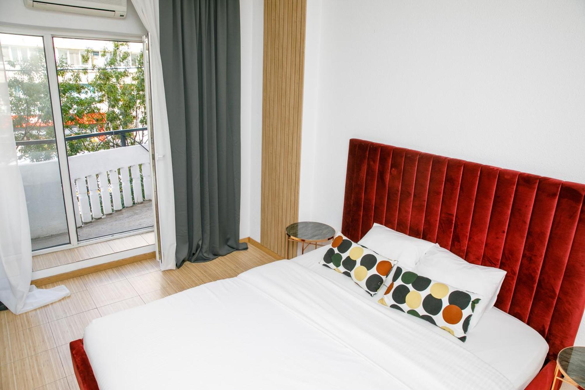 Color Apartments Corneliu Coposu No3 Boekarest Buitenkant foto