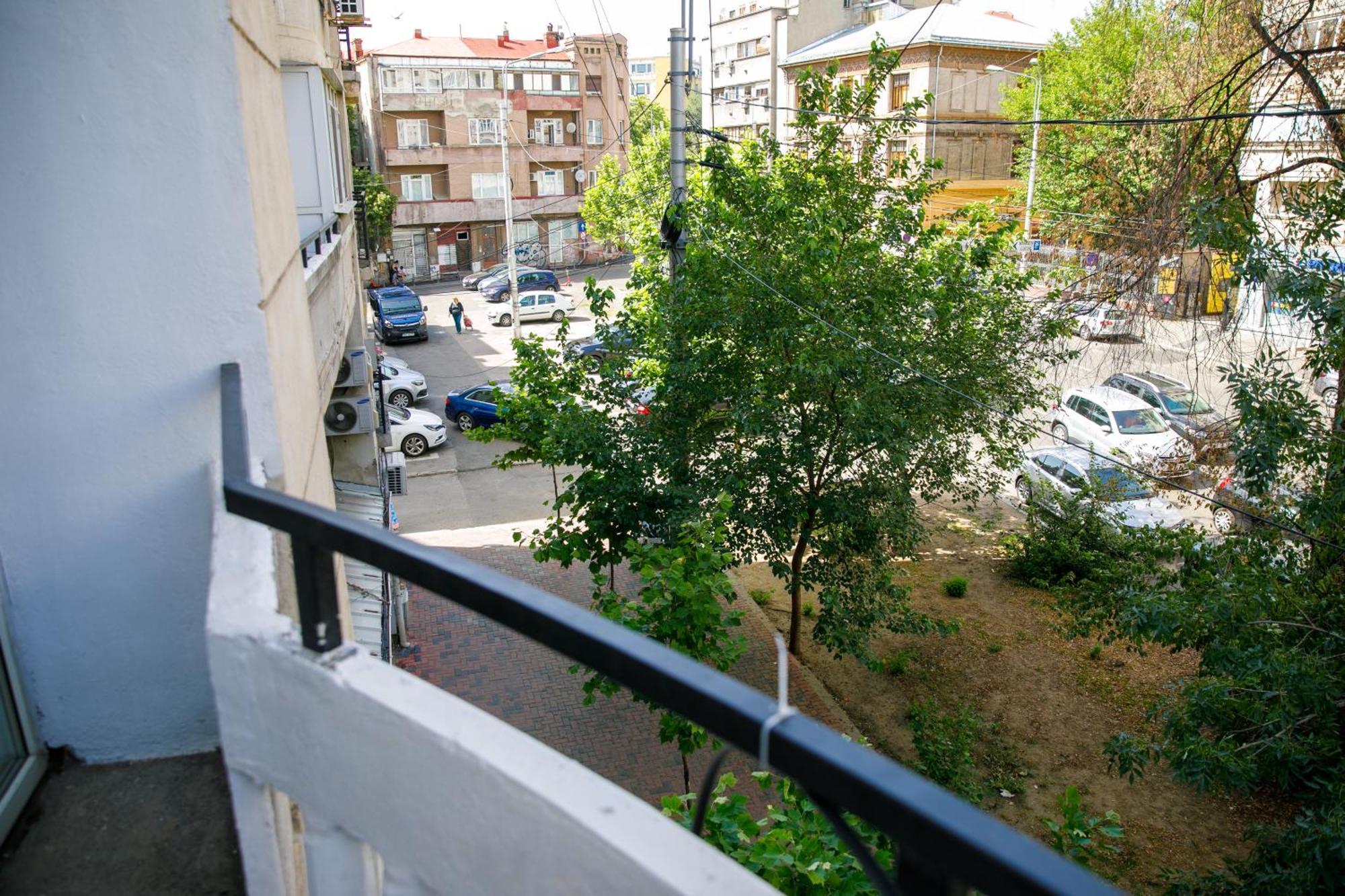Color Apartments Corneliu Coposu No3 Boekarest Buitenkant foto